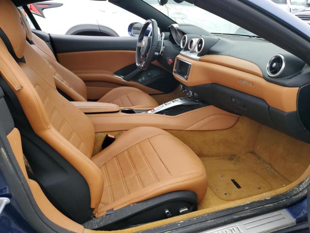 61711452 :رقم المزاد ، ZFF77XJA4H0226114 vin ، 2017 Ferrari California T مزاد بيع