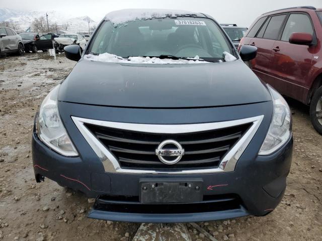 37018263 :رقم المزاد ، 3N1CN7AP8HL839172 vin ، 2017 Nissan Versa S مزاد بيع