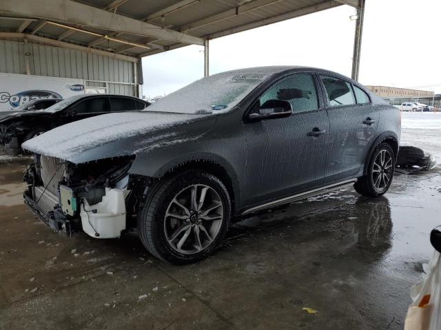 38311883 :رقم المزاد ، YV4612UM1G2000858 vin ، 2016 Volvo S60 Cross Country T5 مزاد بيع