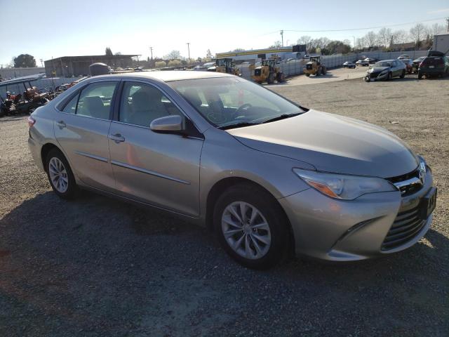 40933913 :رقم المزاد ، 4T1BF1FK9HU382986 vin ، 2017 Toyota Camry Le مزاد بيع
