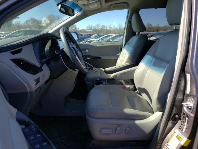 44110433 :رقم المزاد ، 5TDDZ3DC6HS179702 vin ، 2017 Toyota Sienna Xle مزاد بيع