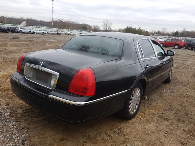 99721195 :رقم المزاد ، 1LNHM81W24Y682150 vin ، 2004 Lincoln Town Car مزاد بيع