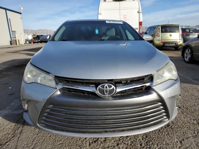 38196244 :رقم المزاد ، 4T4BF1FK4FR500929 vin ، 2015 Toyota Camry Le مزاد بيع
