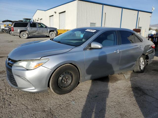 38196244 :رقم المزاد ، 4T4BF1FK4FR500929 vin ، 2015 Toyota Camry Le مزاد بيع