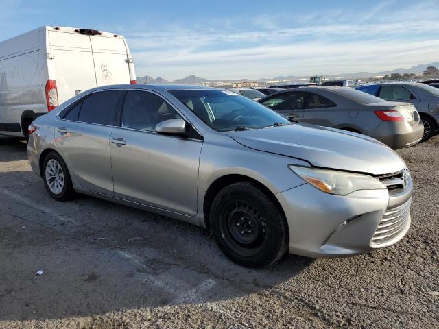 38196244 :رقم المزاد ، 4T4BF1FK4FR500929 vin ، 2015 Toyota Camry Le مزاد بيع