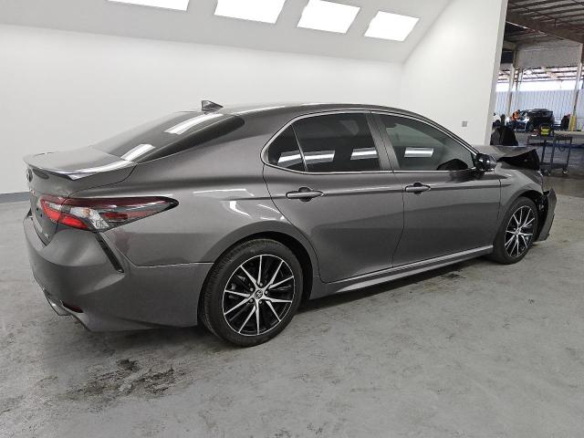 86945474 :رقم المزاد ، 4T1G11AK7NU671887 vin ، 2022 Toyota Camry مزاد بيع