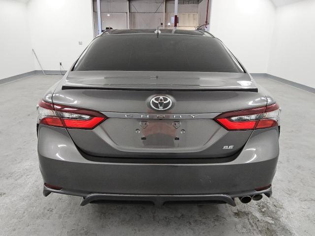 86945474 :رقم المزاد ، 4T1G11AK7NU671887 vin ، 2022 Toyota Camry مزاد بيع