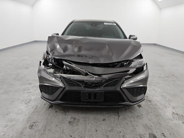 86945474 :رقم المزاد ، 4T1G11AK7NU671887 vin ، 2022 Toyota Camry مزاد بيع