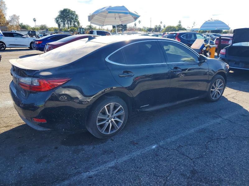 99985635 :رقم المزاد ، JTHBW1GG8H2134821 vin ، 2017 Lexus Es مزاد بيع