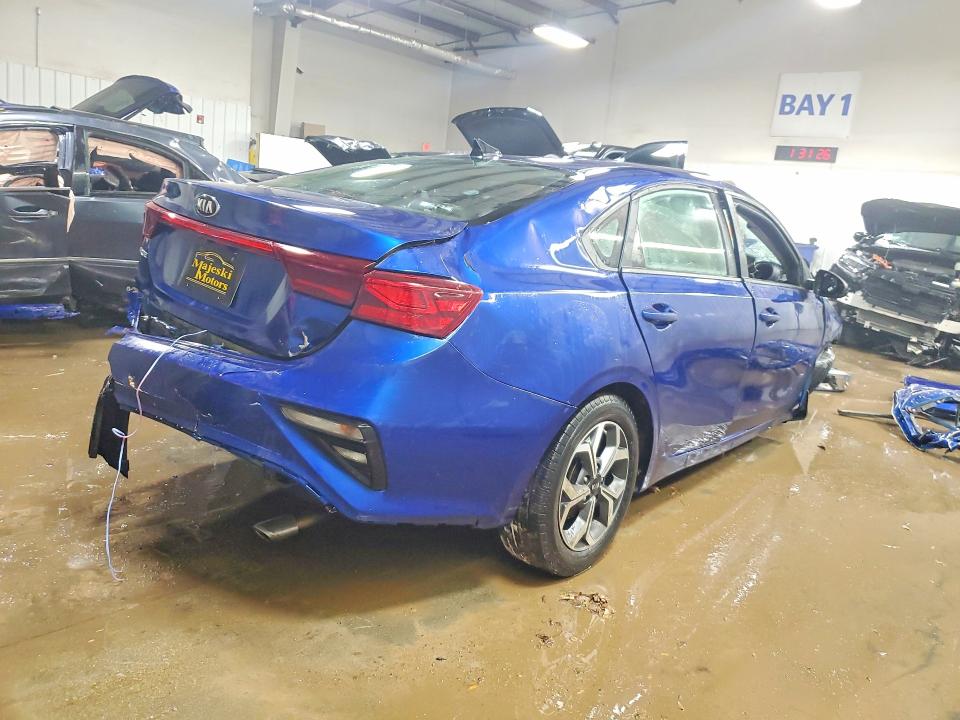 74102385 :رقم المزاد ، 3KPF24AD1ME325153 vin ، 2021 Kia Forte مزاد بيع