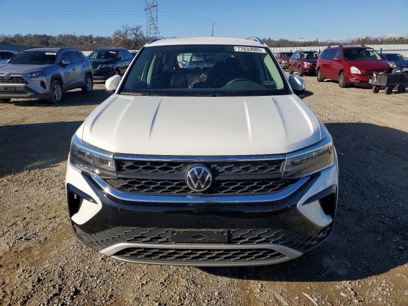 72633085 :رقم المزاد ، 3VVRX7B25NM025427 vin ، 2022 Volkswagen Taos Se مزاد بيع