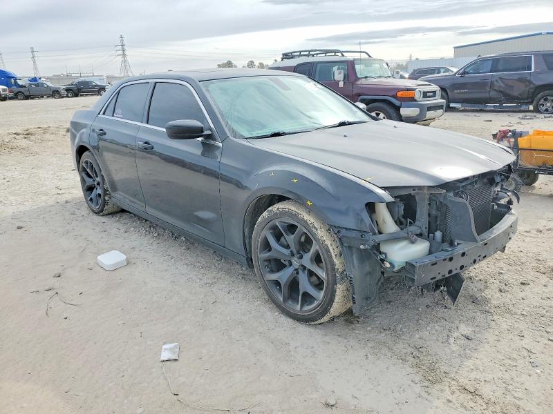 98240215 :رقم المزاد ، 2C3CCAAG8FH868066 vin ، 2015 Chrysler 300 مزاد بيع