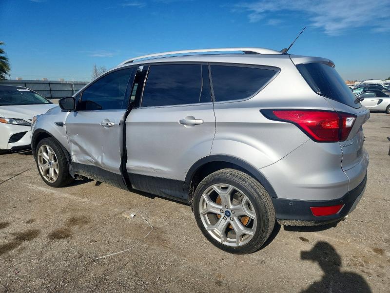 Продаж на аукціоні авто 2019 Ford Escape, vin: 1FMCU9J9XKUA30245, номер лоту: 99658235