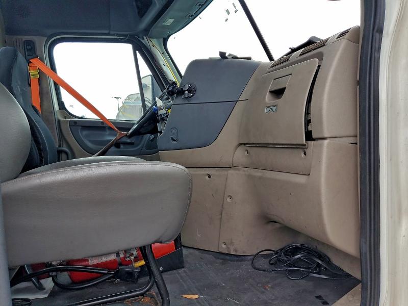 2017 Freightliner Cascadia 113 მანქანა იყიდება აუქციონზე, vin: 3AKBGADV5HSJD0486, აუქციონის ნომერი: 61036826
