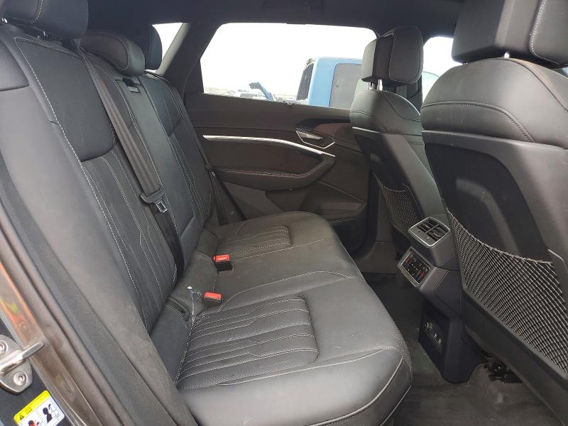 Продажа на аукционе авто 2019 Audi E-tron, vin: WA1VAAGE3KB008427, номер лота: 74249325