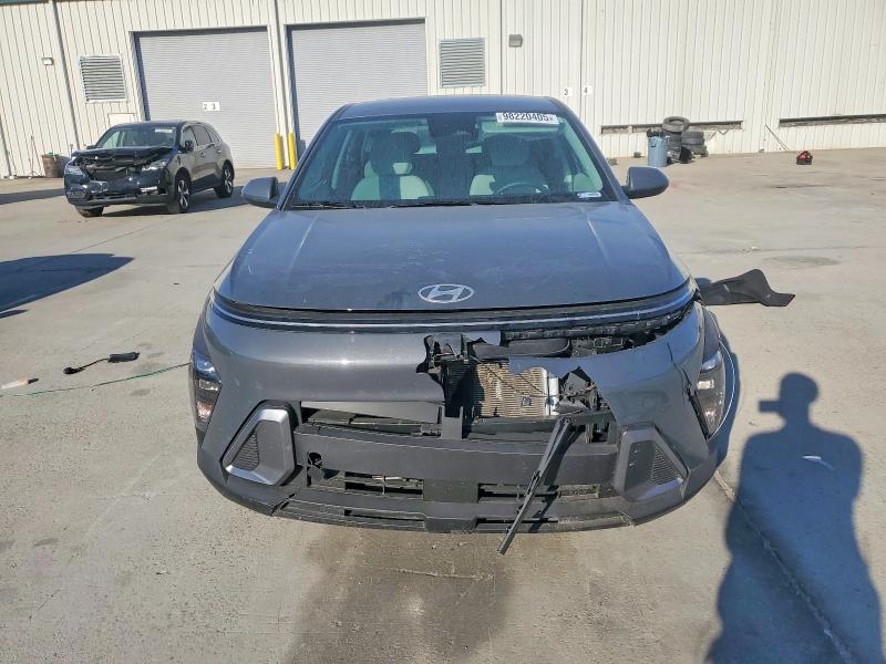 98220405 :رقم المزاد ، KM8HA3AB5SU331245 vin ، 2025 Hyundai Kona Se مزاد بيع