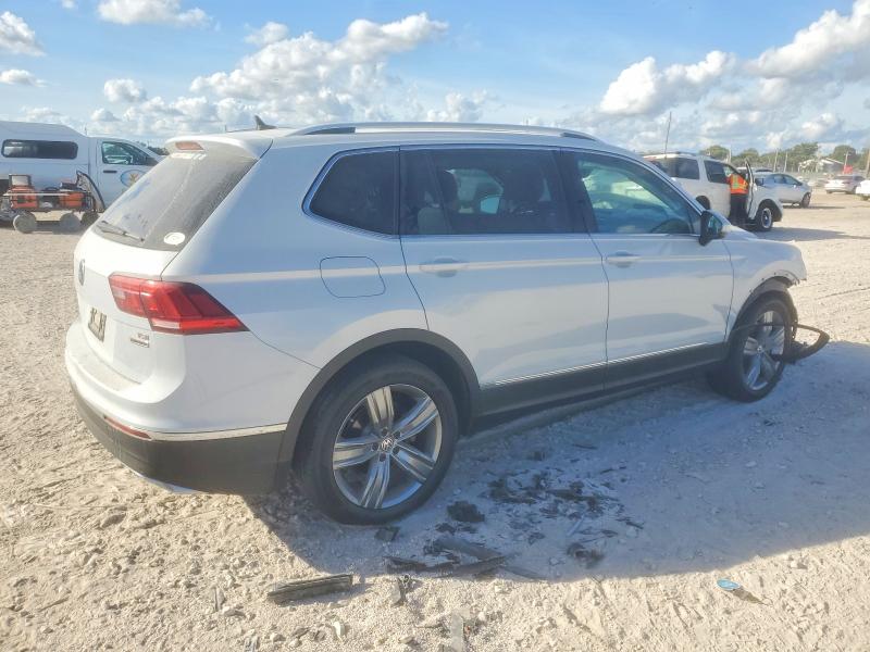 99849275 :رقم المزاد ، 3VV4B7AX7JM191576 vin ، 2018 Volkswagen Tiguan مزاد بيع