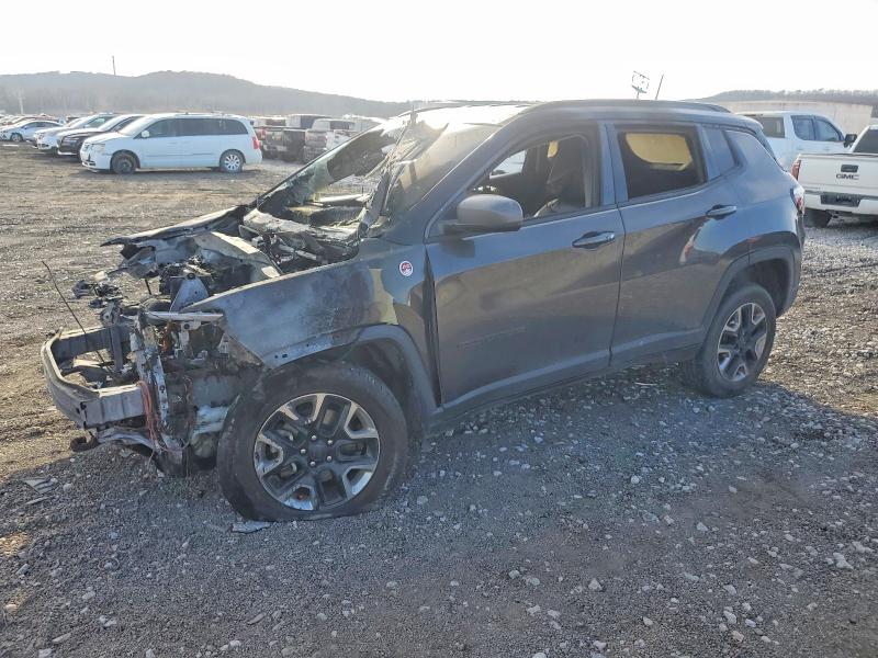 99627925 :رقم المزاد ، 3C4NJDDB9JT246698 vin ، 2018 Jeep Compass مزاد بيع
