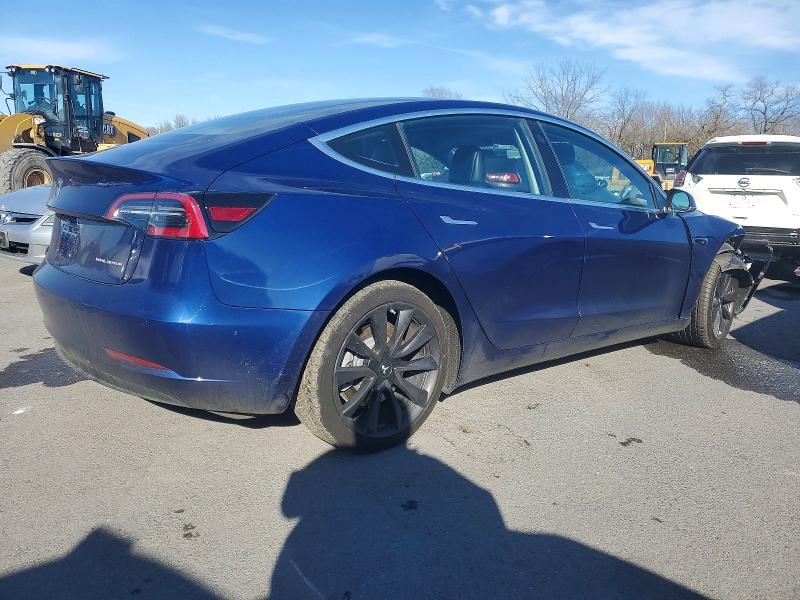 72933845 :رقم المزاد ، 5YJ3E1EB8JF133879 vin ، 2018 Tesla Model 3 مزاد بيع