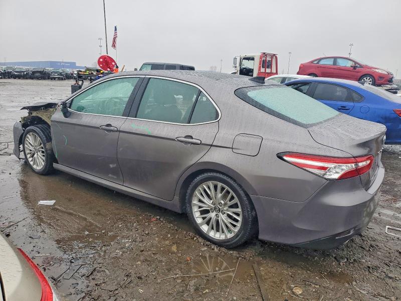 98327865 :رقم المزاد ، 4T1BZ1HK5JU008661 vin ، 2018 Toyota Camry مزاد بيع