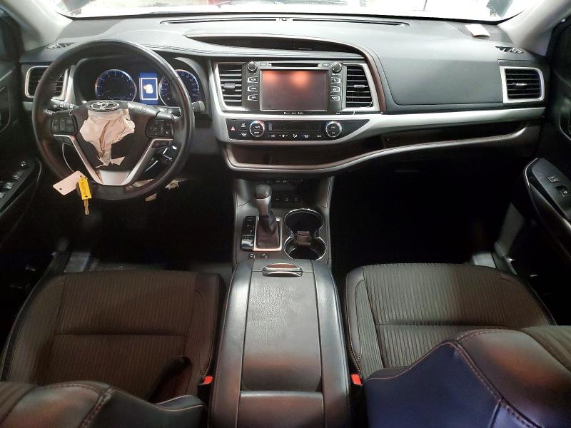 97633745 :رقم المزاد ، 5TDBZRFH8JS827579 vin ، 2018 Toyota Highlander مزاد بيع