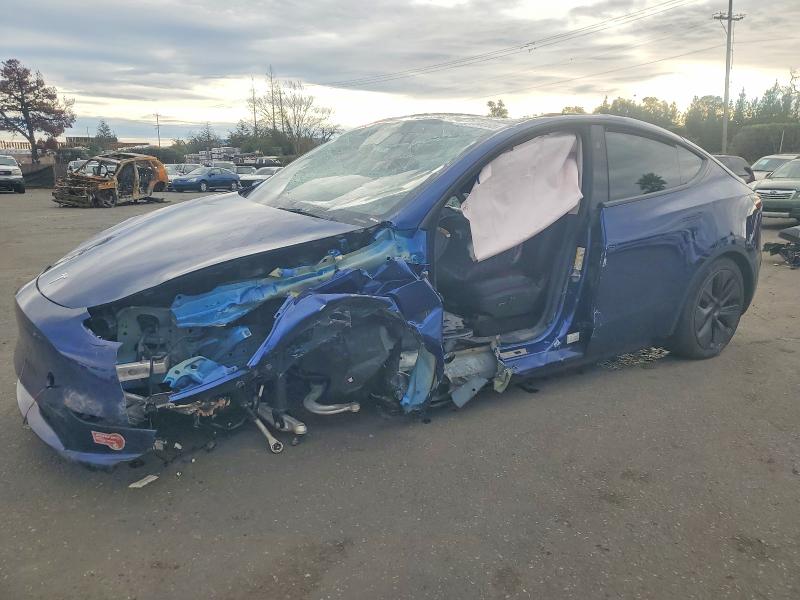 98464695 :رقم المزاد ، 7SAYGDED1SF236715 vin ، 2025 Tesla Model Y مزاد بيع