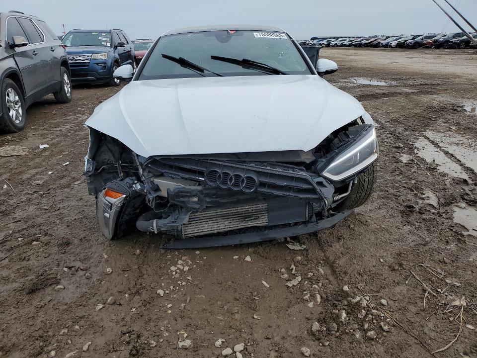 75500565 :رقم المزاد ، WAUBNCF52JA057727 vin ، 2018 Audi A5 مزاد بيع