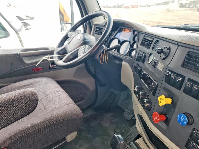 Продажа на аукционе авто 2018 Peterbilt Tractor 579, vin: 1XPBAP8X2JD446515, номер лота: 72813495