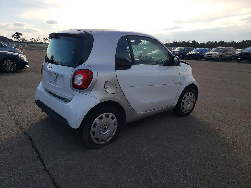 Продаж на аукціоні авто 2016 Smart Fortwo, vin: WMEFJ5DA4GK082192, номер лоту: 98858815
