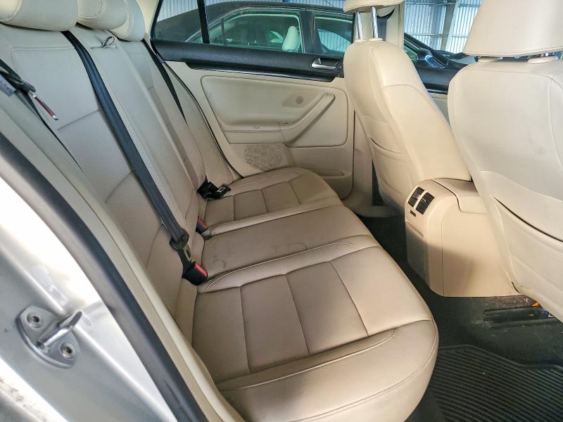 73562565 :رقم المزاد ، 3VWPL8AJ6BM672234 vin ، 2011 Volkswagen Jetta مزاد بيع