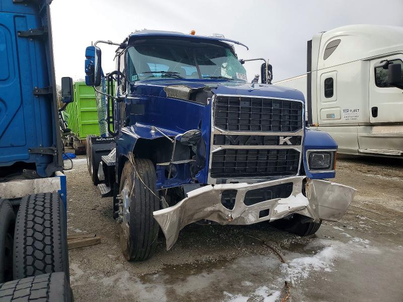 97793185 :رقم المزاد ، 1M1PN4GY7TM018852 vin ، 2026 Mack Pinnacle مزاد بيع