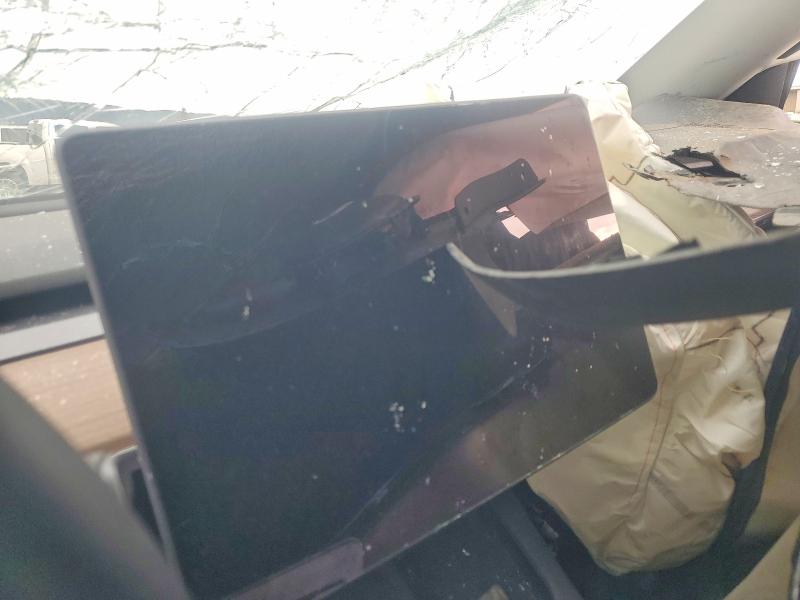 98464695 :رقم المزاد ، 7SAYGDED1SF236715 vin ، 2025 Tesla Model Y مزاد بيع