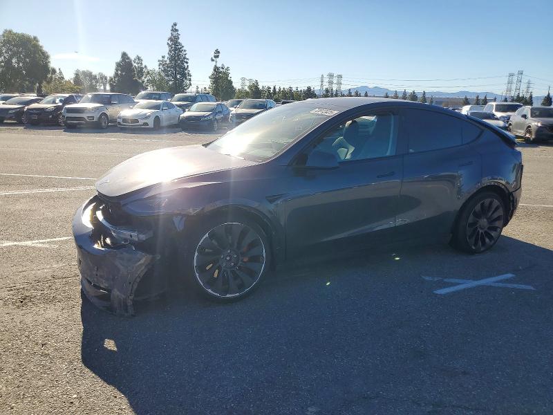 72813425 :رقم المزاد ، 7SAYGDEF5NF551118 vin ، 2022 Tesla Model Y مزاد بيع