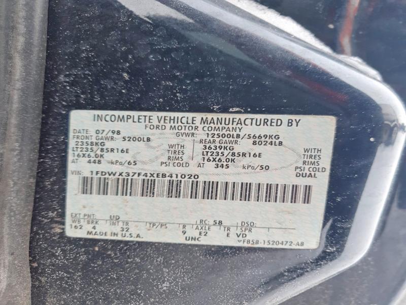 98213975 :رقم المزاد ، 1FDWX37F4XEB41020 vin ، 1999 Ford F350 مزاد بيع