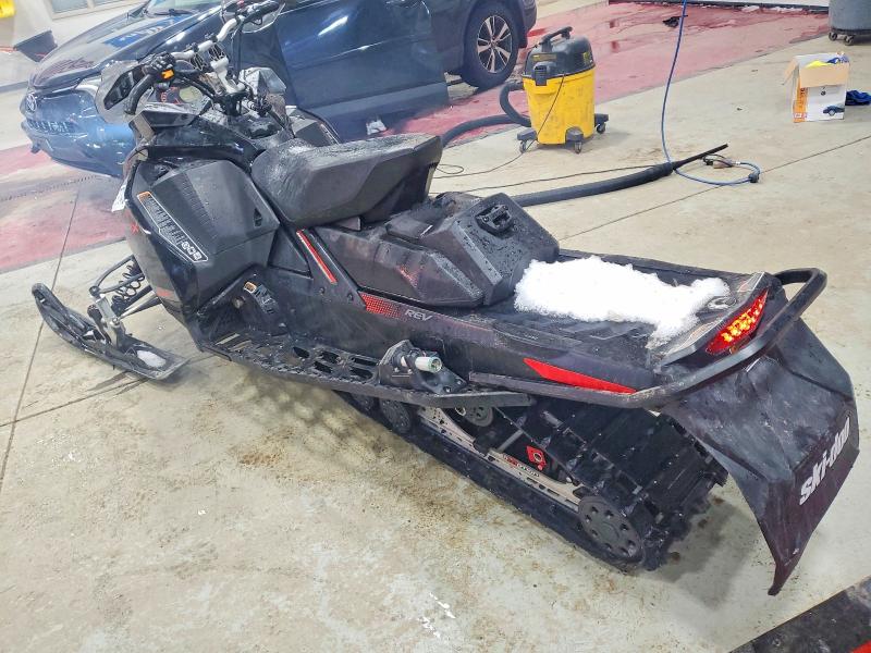 97970415 :رقم المزاد ، 2BPSUUHD1HV000089 vin ، 2017 Ski Doo Rev مزاد بيع