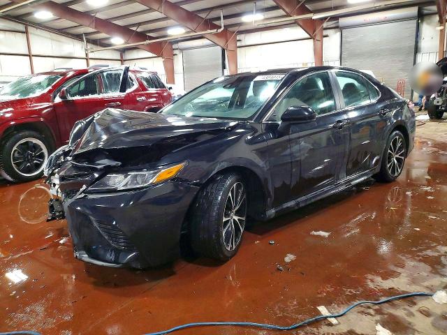 74304015 :رقم المزاد ، 4T1G11AK8LU329684 vin ، 2020 Toyota Camry مزاد بيع