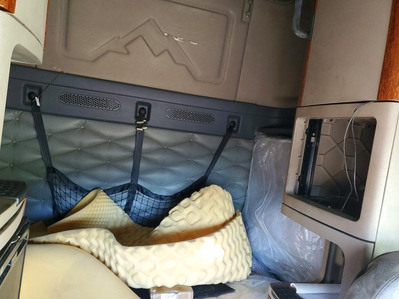 98759535 :رقم المزاد ، 1FUJGLD56GLGU8860 vin ، 2016 Freightliner Cascadia 125 مزاد بيع