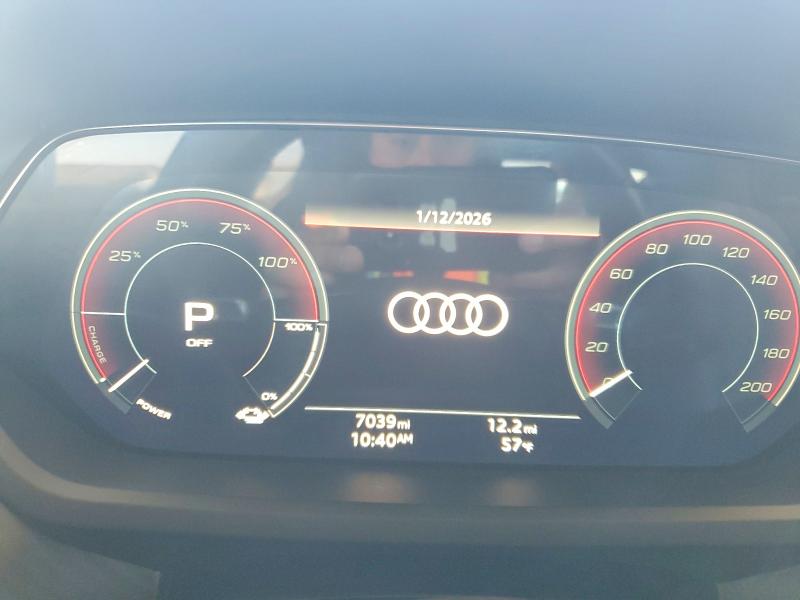 Продажа на аукционе авто 2024 Audi Rs E-tron, vin: WAUBHBFW1R7900657, номер лота: 72625095