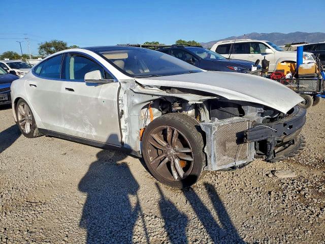Продажа на аукционе авто 2014 Tesla Model S, vin: 5YJSA1H11EFP57345, номер лота: 72395815