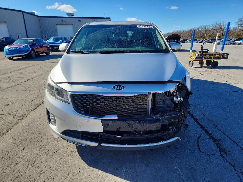 72941225 :رقم المزاد ، KNDMB5C18H6229483 vin ، 2017 Kia Sedona مزاد بيع