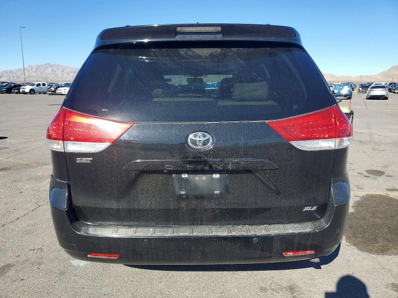 72915915 :رقم المزاد ، 5TDYK3DC4BS050306 vin ، 2011 Toyota Sienna مزاد بيع