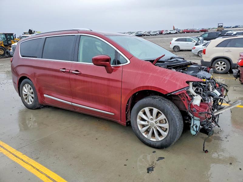 73395675 :رقم المزاد ، 2C4RC1BG9KR650968 vin ، 2019 Chrysler Pacifica مزاد بيع