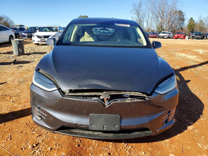 73398905 :رقم المزاد ، 5YJXCBE28HF050119 vin ، 2017 Tesla Model X مزاد بيع