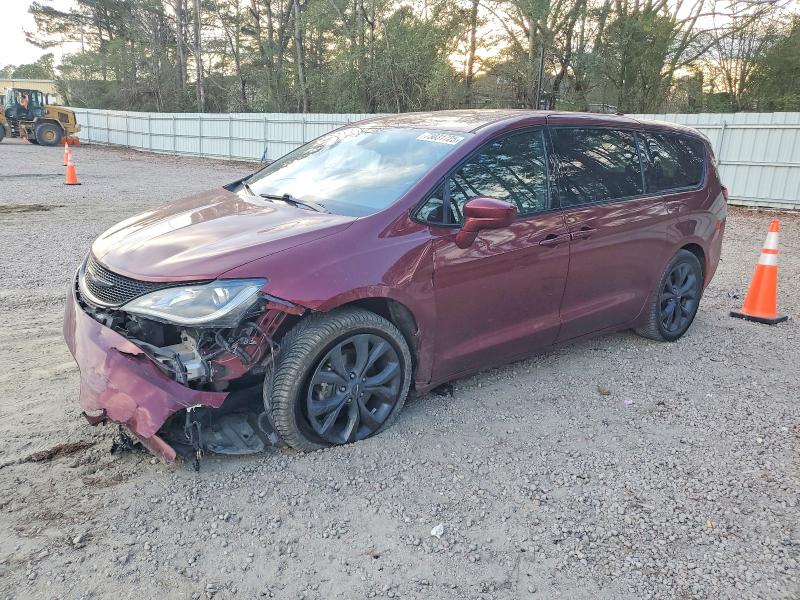 2020 Chrysler Pacifica მანქანა იყიდება აუქციონზე, vin: 2C4RC1FG0LR110467, აუქციონის ნომერი: 73031725
