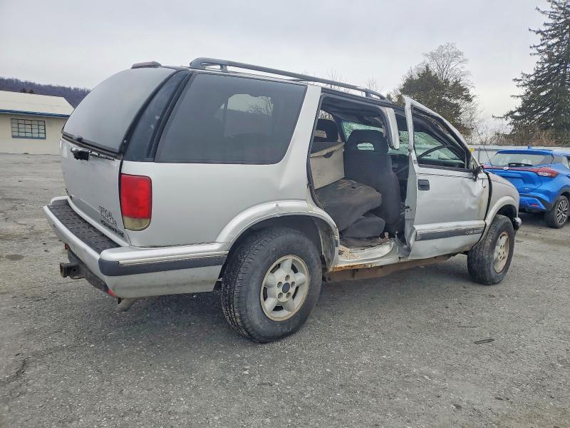 76808045 :رقم المزاد ، 1GNDT13W5V2225662 vin ، 1997 Chevrolet Blazer مزاد بيع
