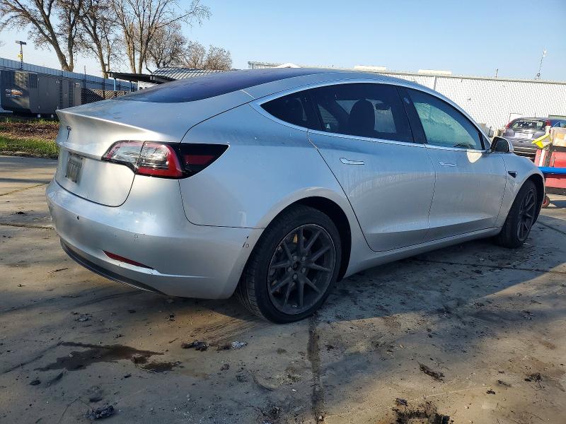73088275 :رقم المزاد ، 5YJ3E1EA4JF014251 vin ، 2018 Tesla Model 3 مزاد بيع