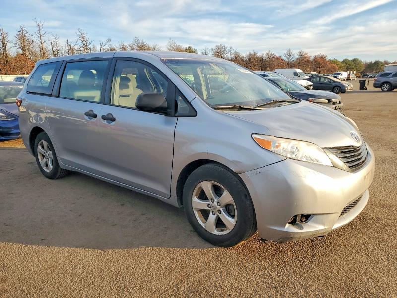 2015 Toyota Sienna მანქანა იყიდება აუქციონზე, vin: 5TDZK3DCXFS591516, აუქციონის ნომერი: 72630845