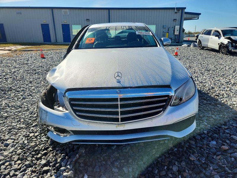 99831035 :رقم المزاد ، WDDZF4JB8HA102333 vin ، 2017 Mercedes-benz E مزاد بيع