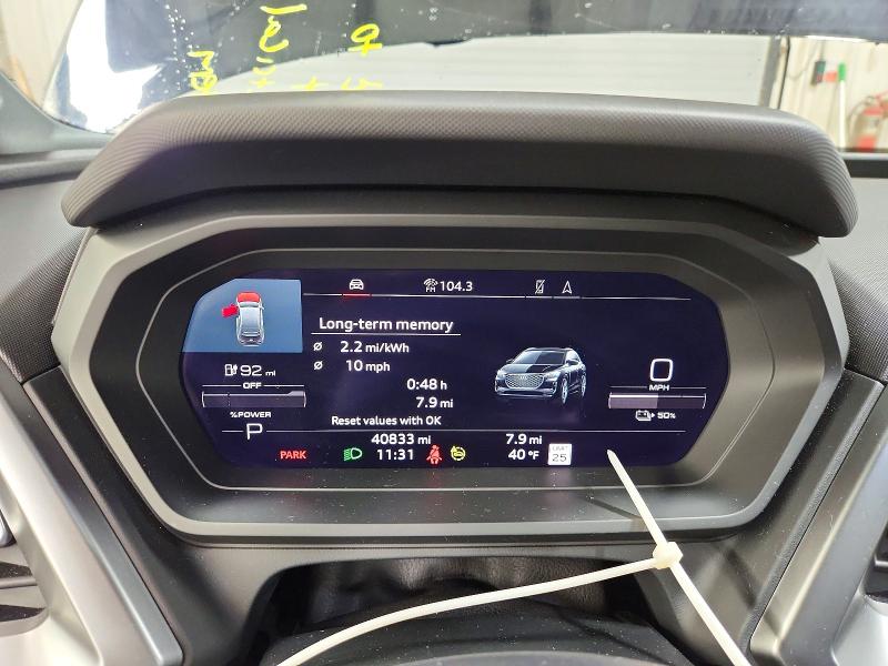 73087935 :رقم المزاد ، WA1J2BFZ8NP042084 vin ، 2022 Audi Q4 E-tron مزاد بيع