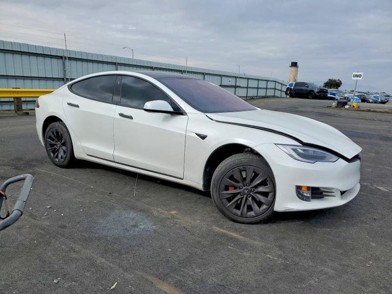 74056565 :رقم المزاد ، 5YJSA1E21JF243180 vin ، 2018 Tesla Model S مزاد بيع